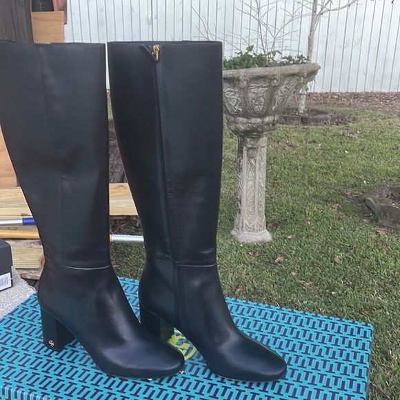 Elegant Black Leather Knee-High Boots - Picture 2 of 11
